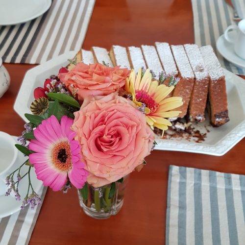 Blumen, Kaffee, Kuchen